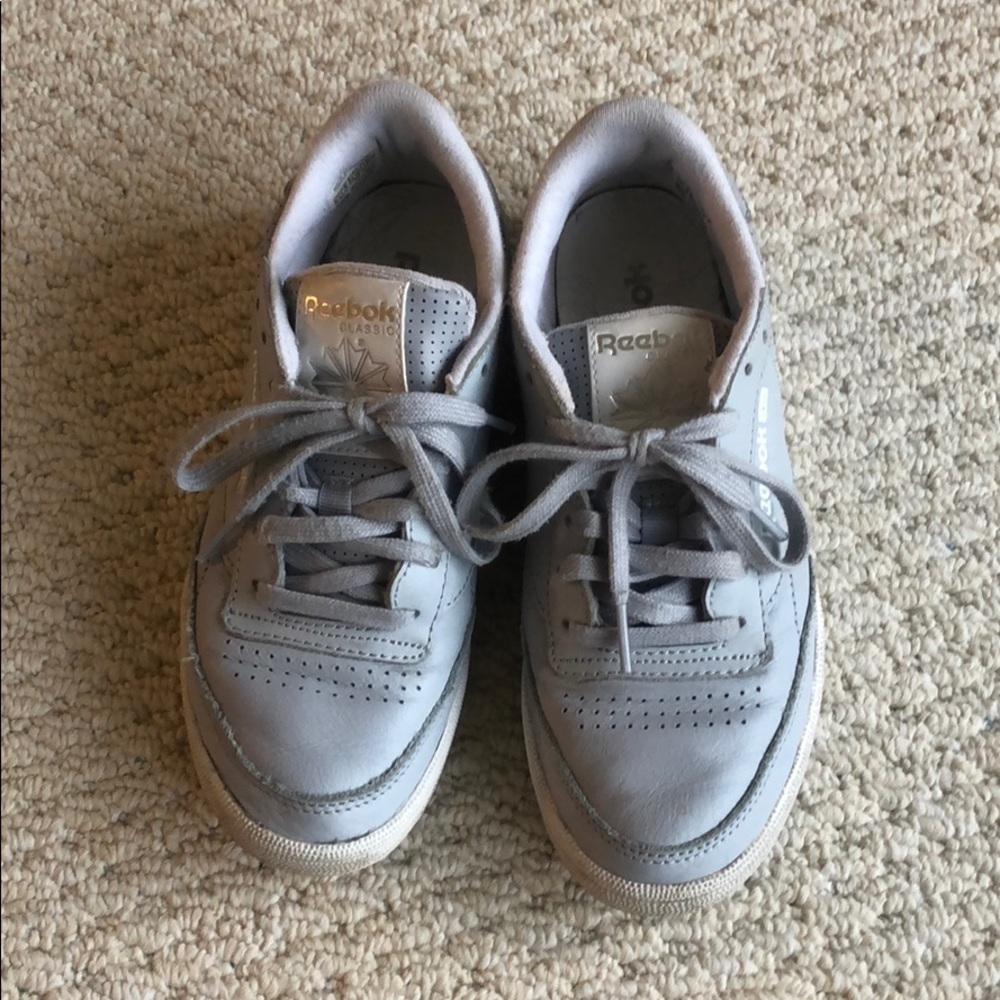 Reebok Classic Sneaker (Size 5.5)